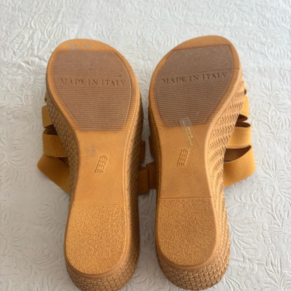 ❤️2/$15or3/$21❤️Contessa Mustard Yellow Wedge Slide w/Rhinestone Trim, Size 6